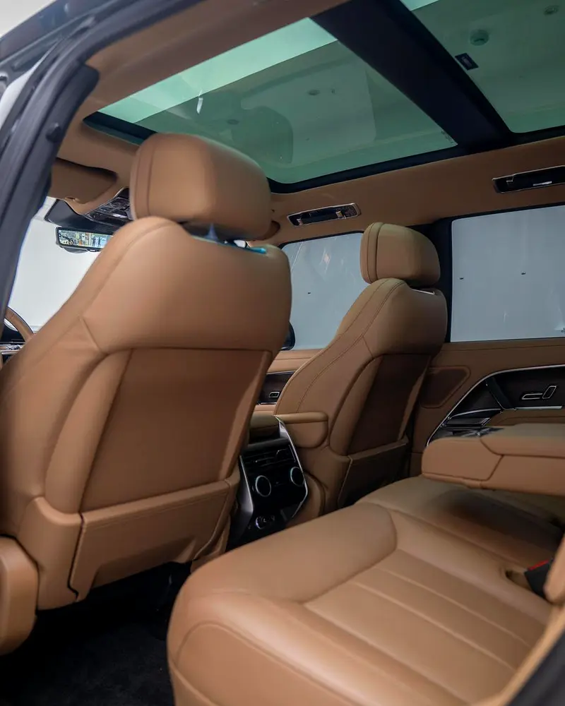 2023 Land Rover Range Rover HSE P530 - GCC Specs - Pristine Condition - Image 9
