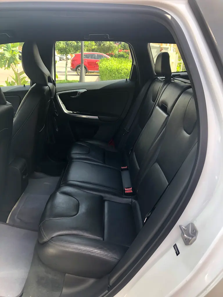 Excellent condition with full dealer history - Image 5