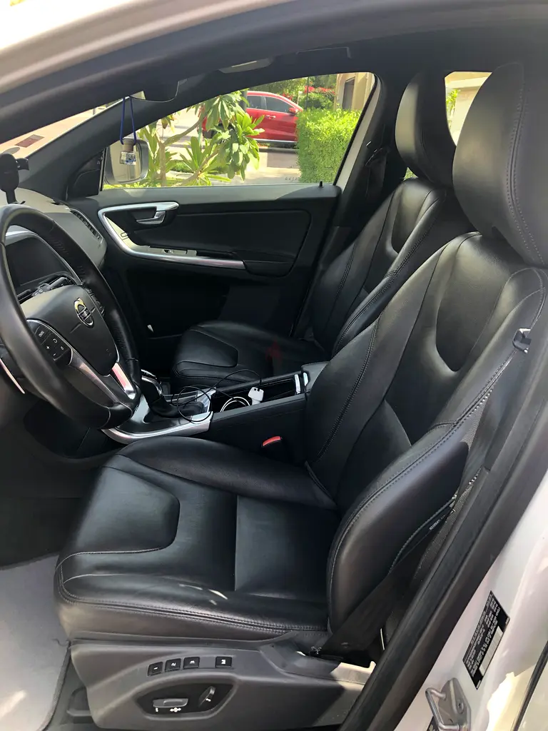 Excellent condition with full dealer history - Image 7