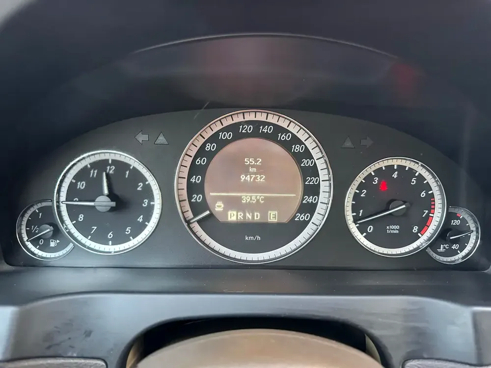 Mercedes-Benz E 550,V8 Coupe 2011, Japanese Specs, Excellent Condition - Image 15