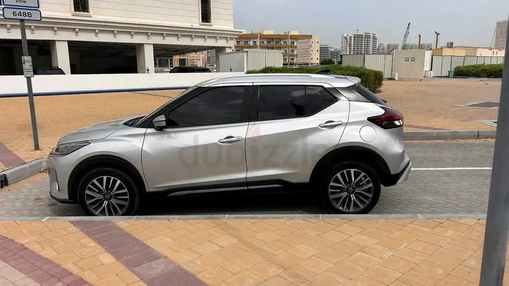 Nissan Kicks SL 2023 - Image 11