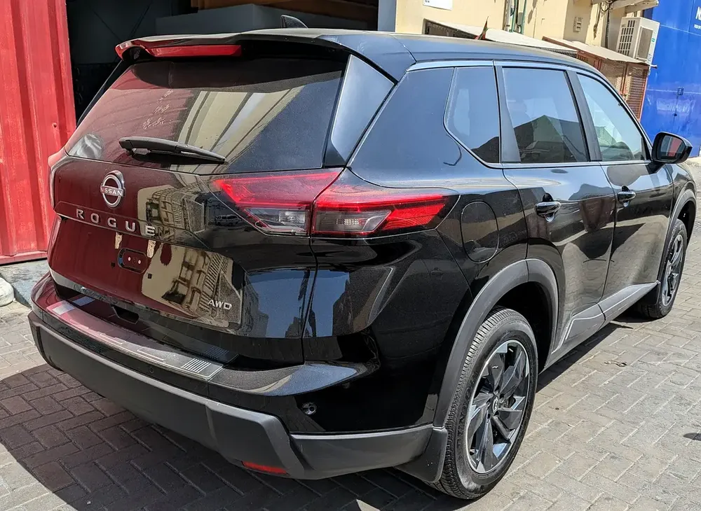 2025 Nissan Rogue SV AWD Pristine Condition - Image 4