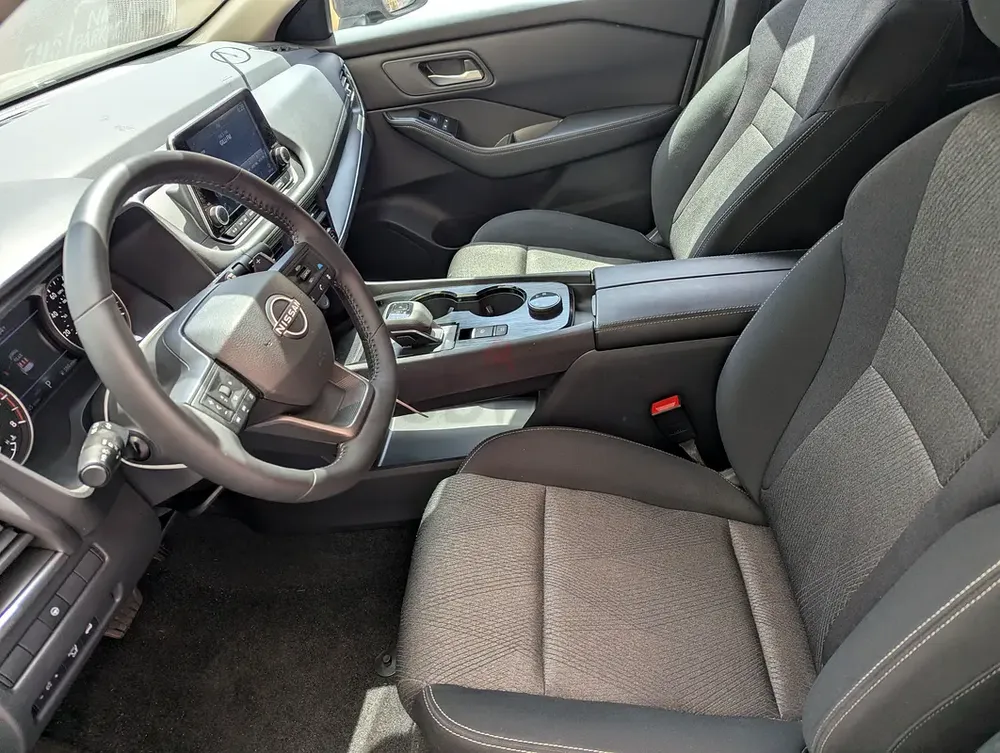 2025 Nissan Rogue SV AWD Pristine Condition - Image 7