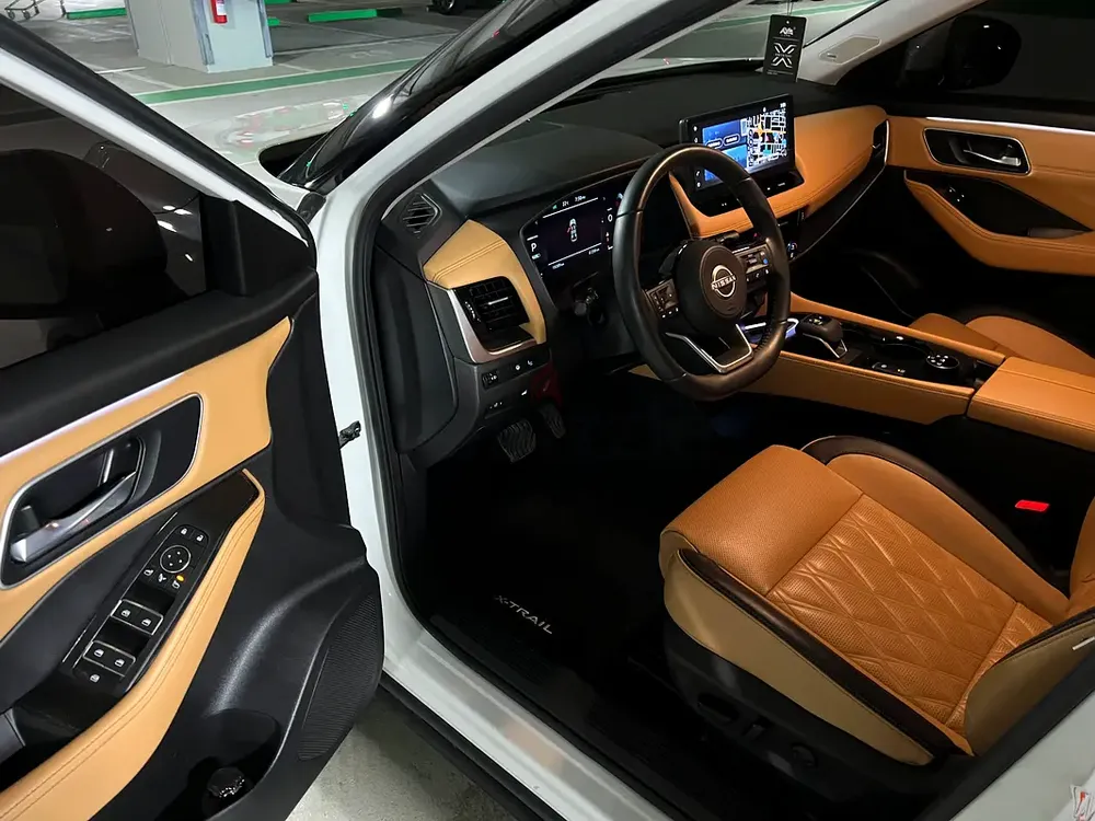 Xtrail 2024 GCC UNDER WARRANTY TOP OPTIONS FULL AGENCY SERVICE HISTORY - Image 16