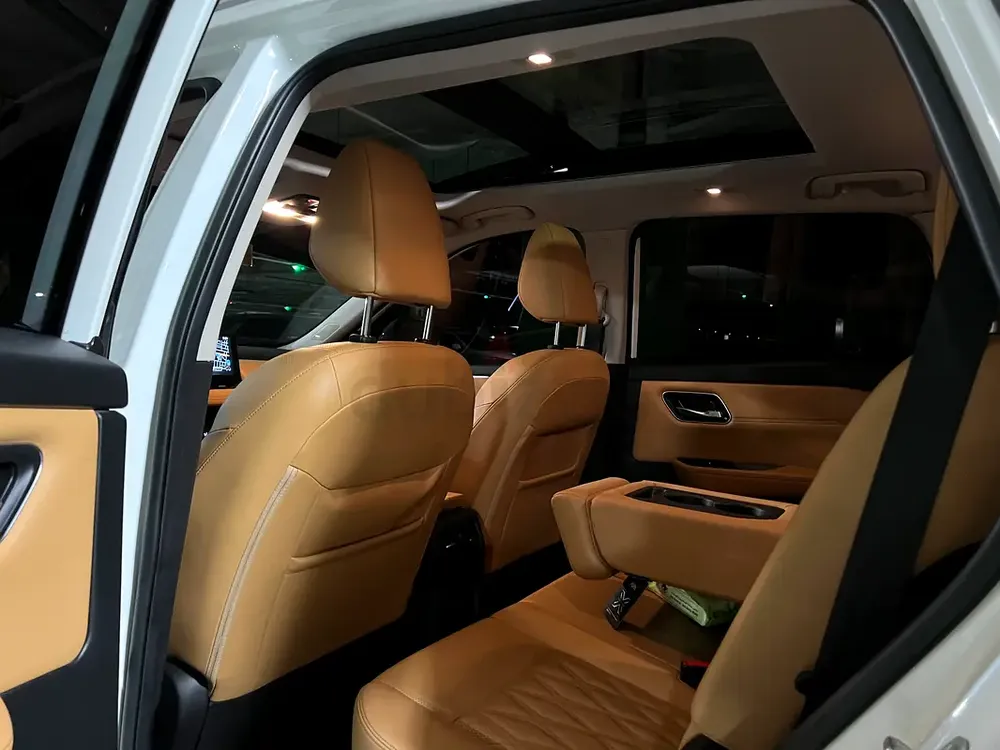 Xtrail 2024 GCC UNDER WARRANTY TOP OPTIONS FULL AGENCY SERVICE HISTORY - Image 17