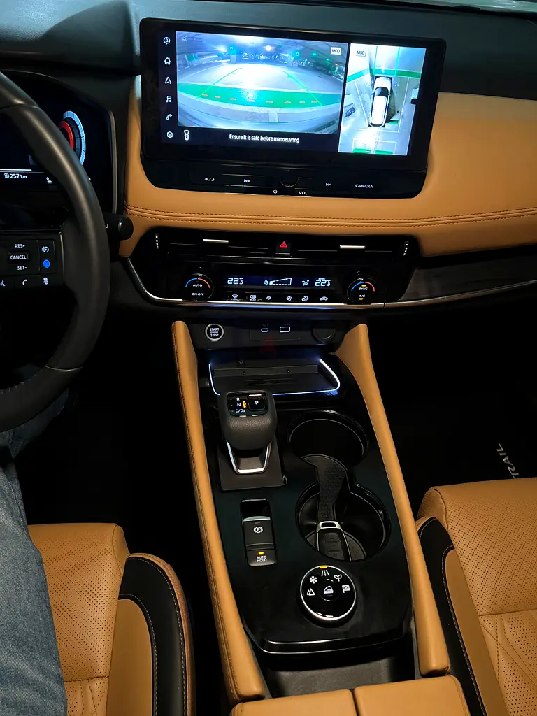 Xtrail 2024 GCC UNDER WARRANTY TOP OPTIONS FULL AGENCY SERVICE HISTORY - Image 4