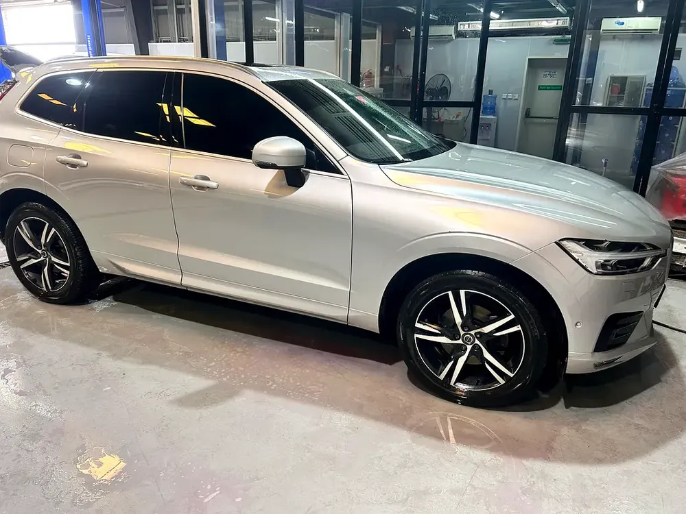 Stunning Volvo XC60 T5 R-Design 2018 | GCC Specs | Low Mileage - Image 10