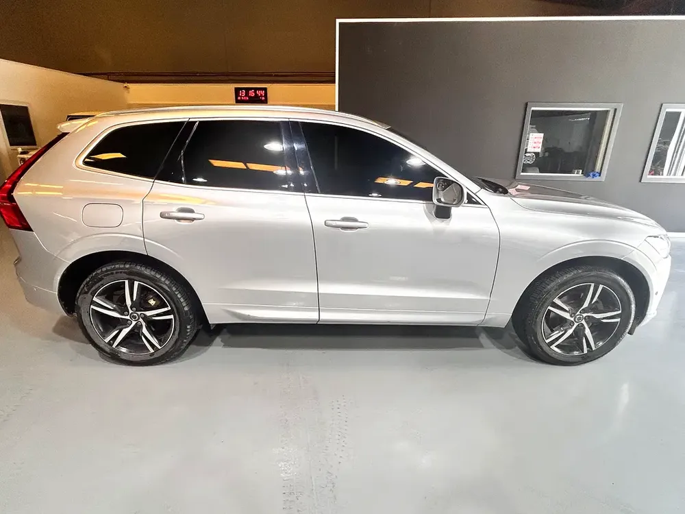 Stunning Volvo XC60 T5 R-Design 2018 | GCC Specs | Low Mileage - Image 12