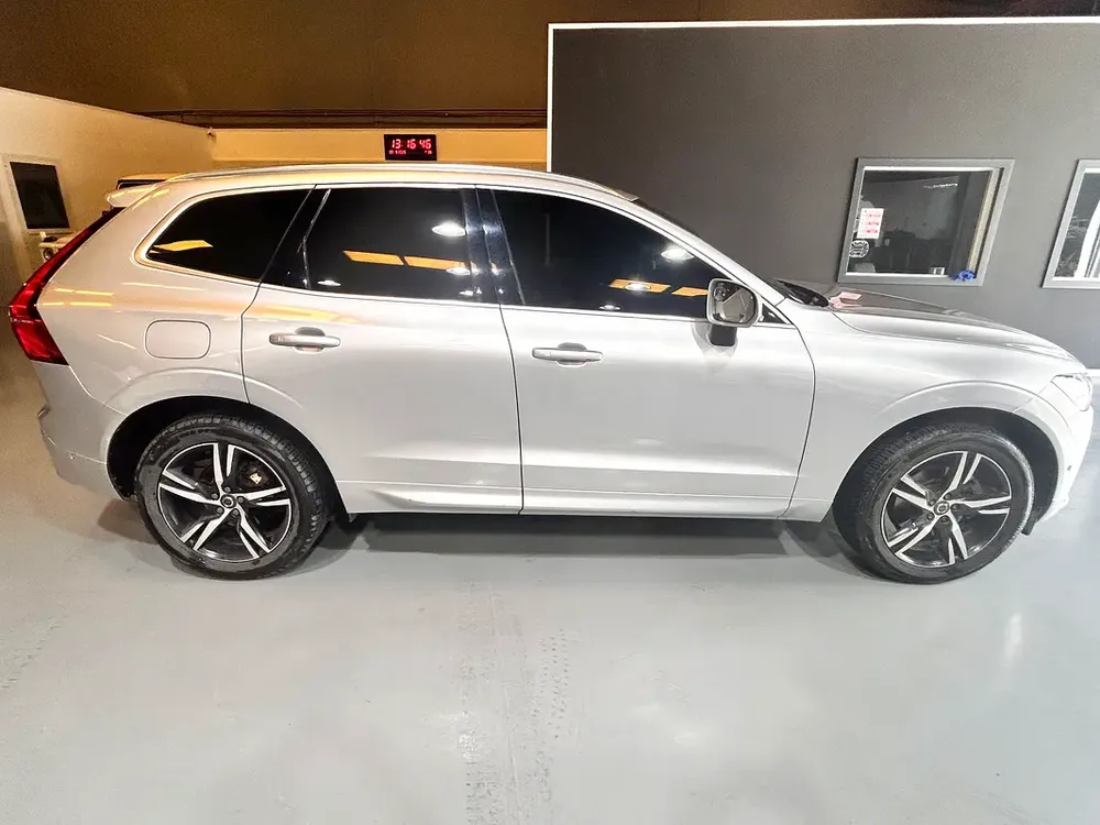 Stunning Volvo XC60 T5 R-Design 2018 | GCC Specs | Low Mileage - Image 13