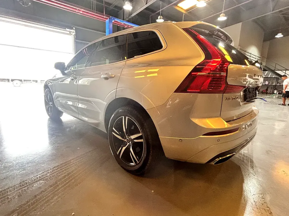Stunning Volvo XC60 T5 R-Design 2018 | GCC Specs | Low Mileage - Image 16