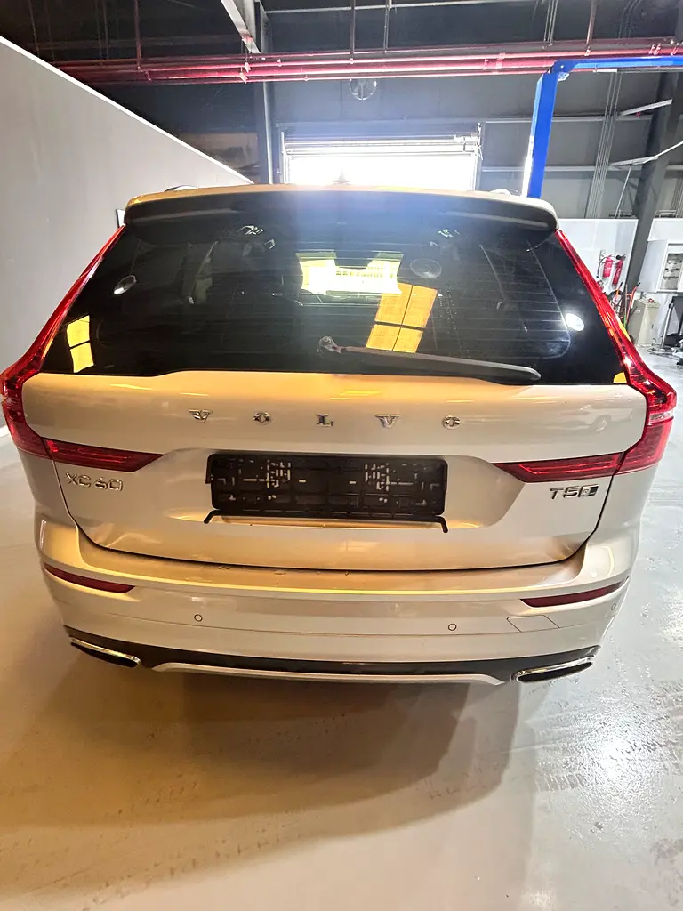 Stunning Volvo XC60 T5 R-Design 2018 | GCC Specs | Low Mileage - Image 17