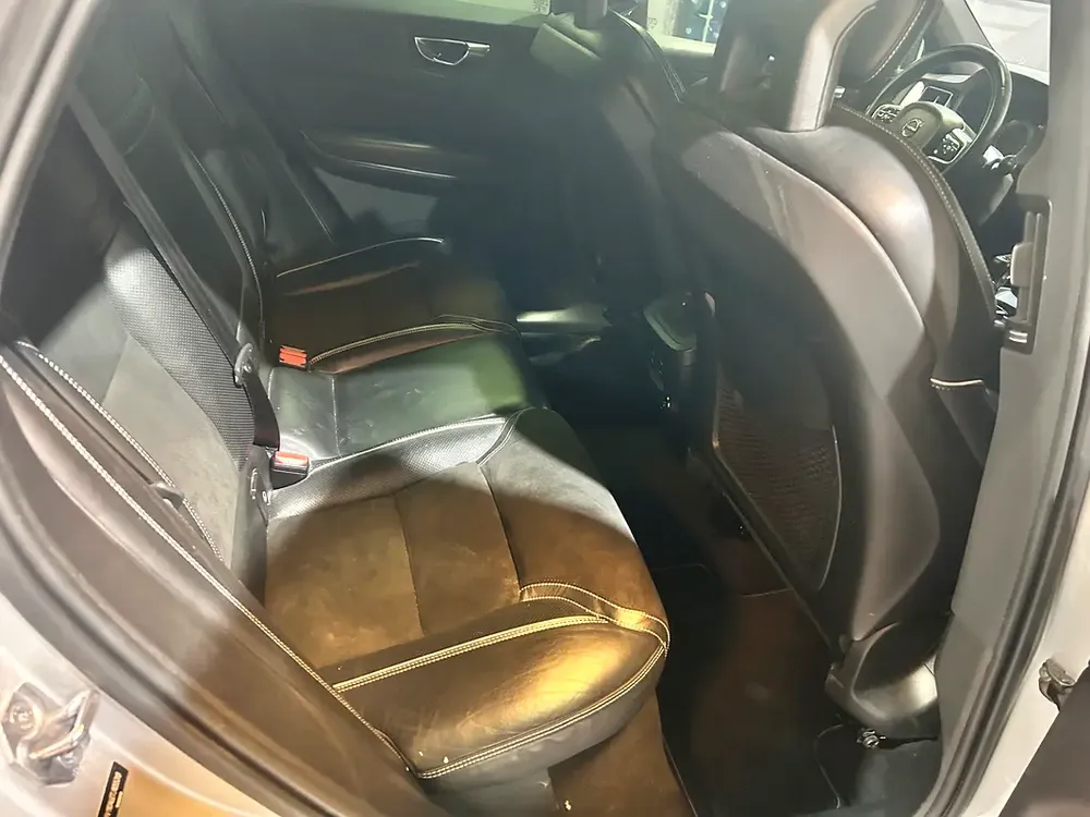 Stunning Volvo XC60 T5 R-Design 2018 | GCC Specs | Low Mileage - Image 18
