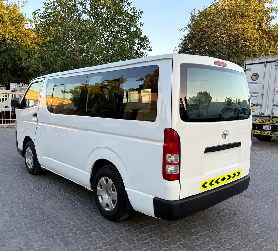 Toyota Hiace Standard 2016 GCC Specs - Image 4