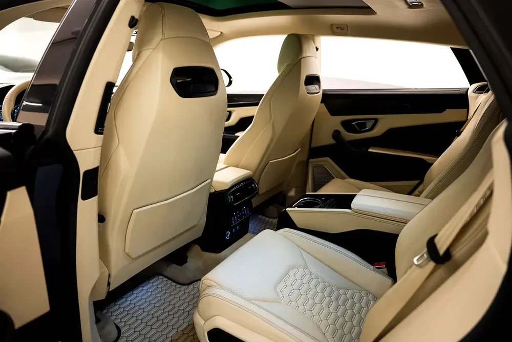 AED 12,517 PM | LAMBORGHINI URUS 2022 | VIP SEATS | PRISTINE CONDITION | 1 YEAR WARRANTY | GCC - Image 10
