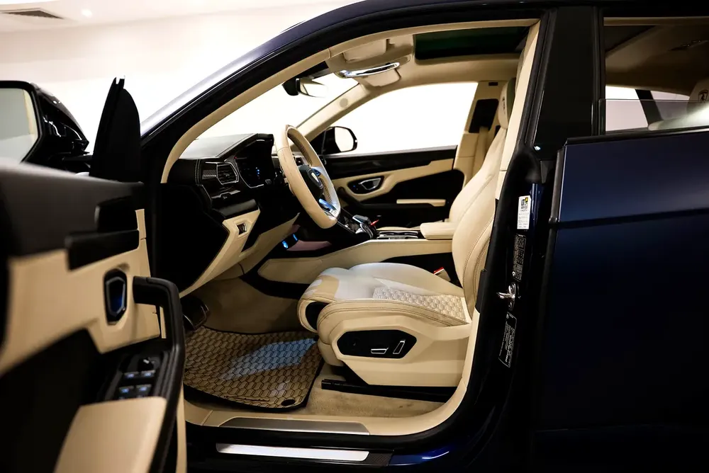 AED 12,517 PM | LAMBORGHINI URUS 2022 | VIP SEATS | PRISTINE CONDITION | 1 YEAR WARRANTY | GCC - Image 6
