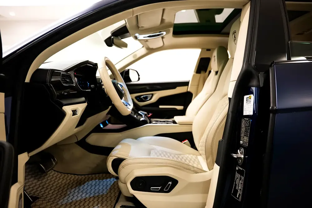 AED 12,517 PM | LAMBORGHINI URUS 2022 | VIP SEATS | PRISTINE CONDITION | 1 YEAR WARRANTY | GCC - Image 7