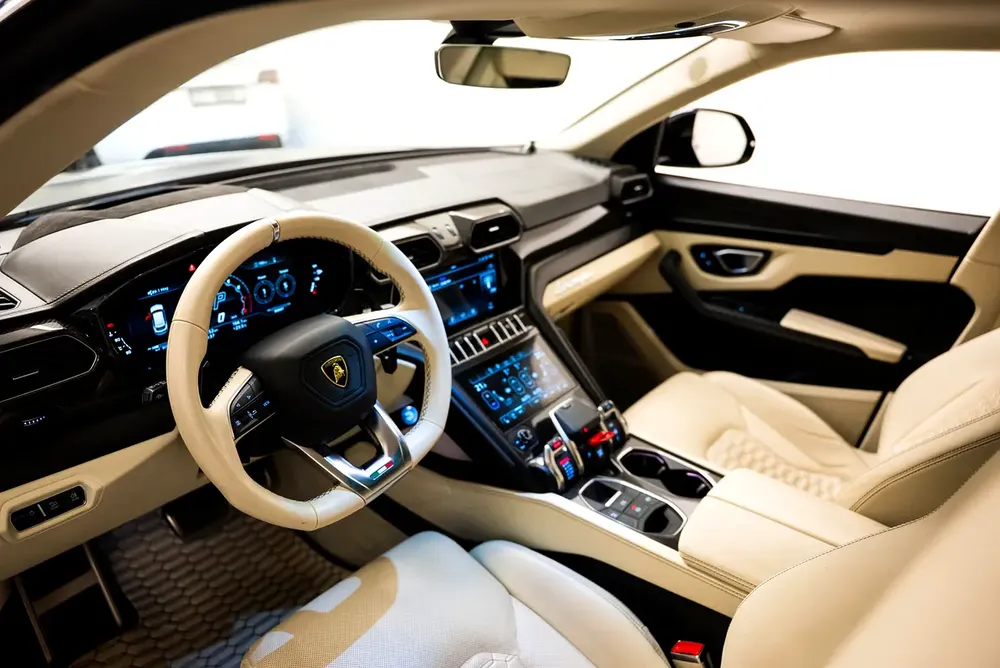 AED 12,517 PM | LAMBORGHINI URUS 2022 | VIP SEATS | PRISTINE CONDITION | 1 YEAR WARRANTY | GCC - Image 8