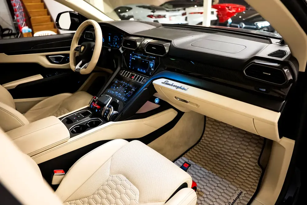 AED 12,517 PM | LAMBORGHINI URUS 2022 | VIP SEATS | PRISTINE CONDITION | 1 YEAR WARRANTY | GCC - Image 9