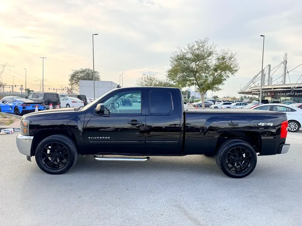 CHEVROLET LT SILVERADO SINGLE OWNER - Image 4