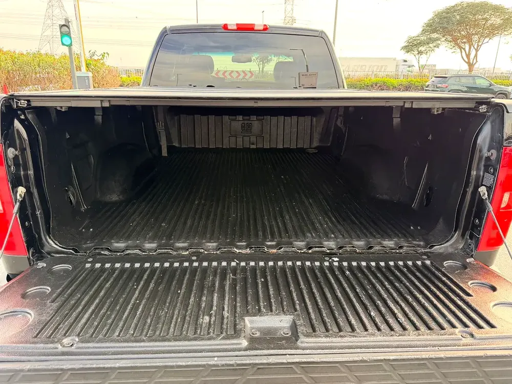 CHEVROLET LT SILVERADO SINGLE OWNER - Image 9