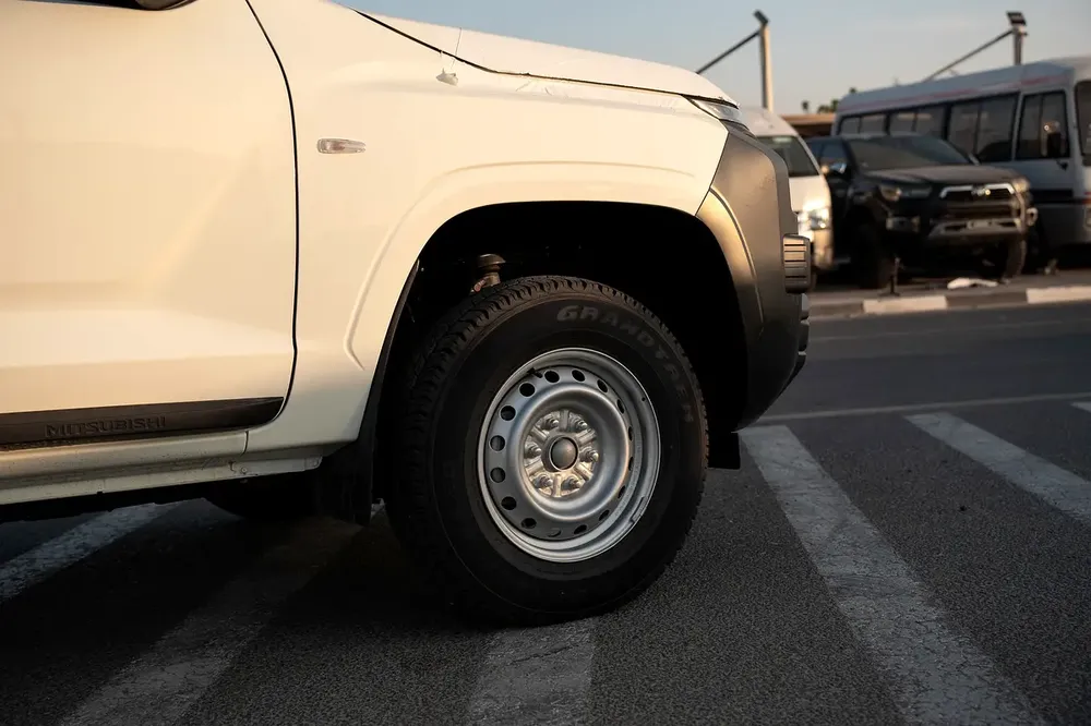 Mitsubishi L200 Single Cab 2026 DIESEL 4x4 Manual - Image 10