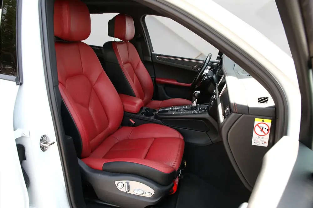 PORSCHE MACAN  2021 - GCC - FULLY LOADED - AMAZING CONDITION - Image 11