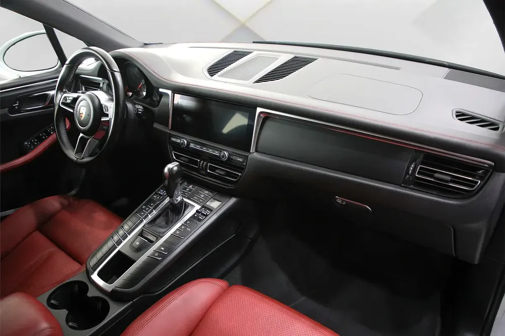 PORSCHE MACAN  2021 - GCC - FULLY LOADED - AMAZING CONDITION - Image 12