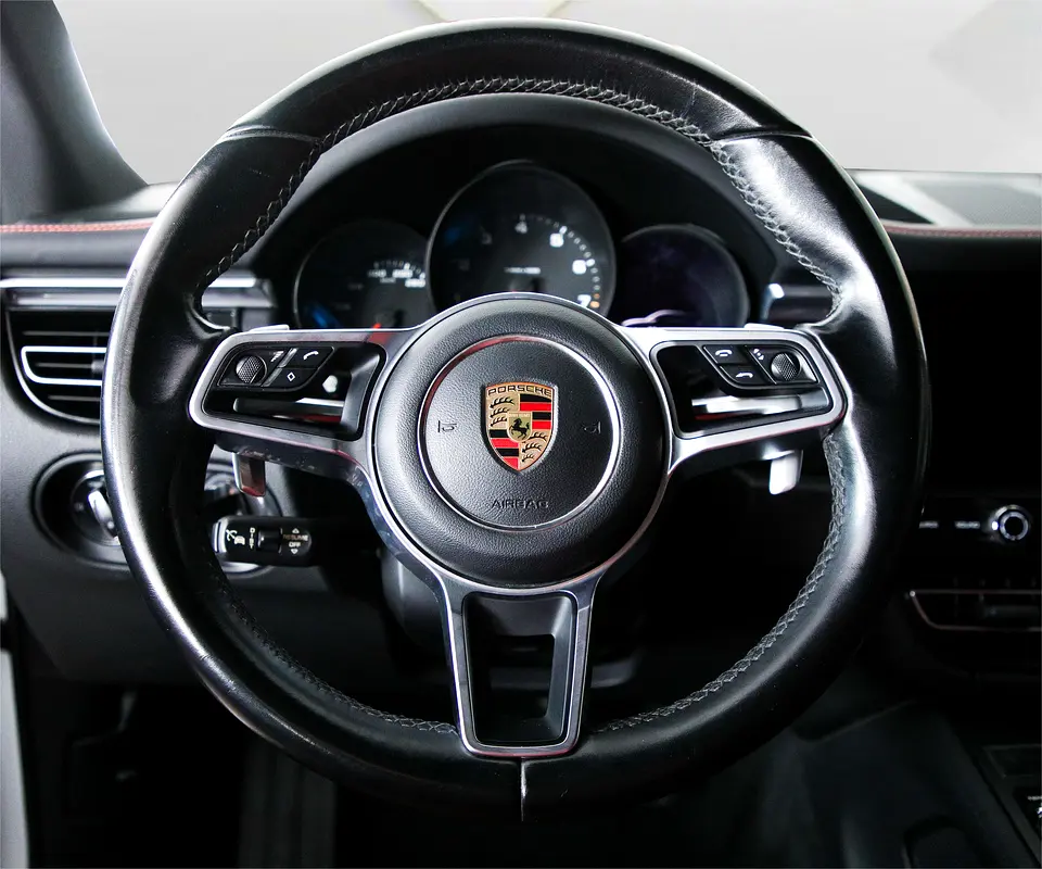 PORSCHE MACAN  2021 - GCC - FULLY LOADED - AMAZING CONDITION - Image 14