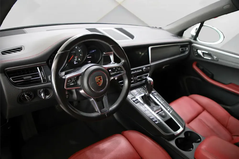 PORSCHE MACAN  2021 - GCC - FULLY LOADED - AMAZING CONDITION - Image 8