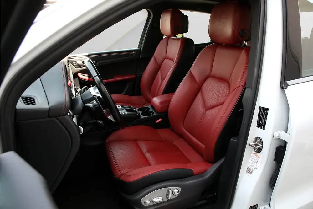 PORSCHE MACAN  2021 - GCC - FULLY LOADED - AMAZING CONDITION - Image 9