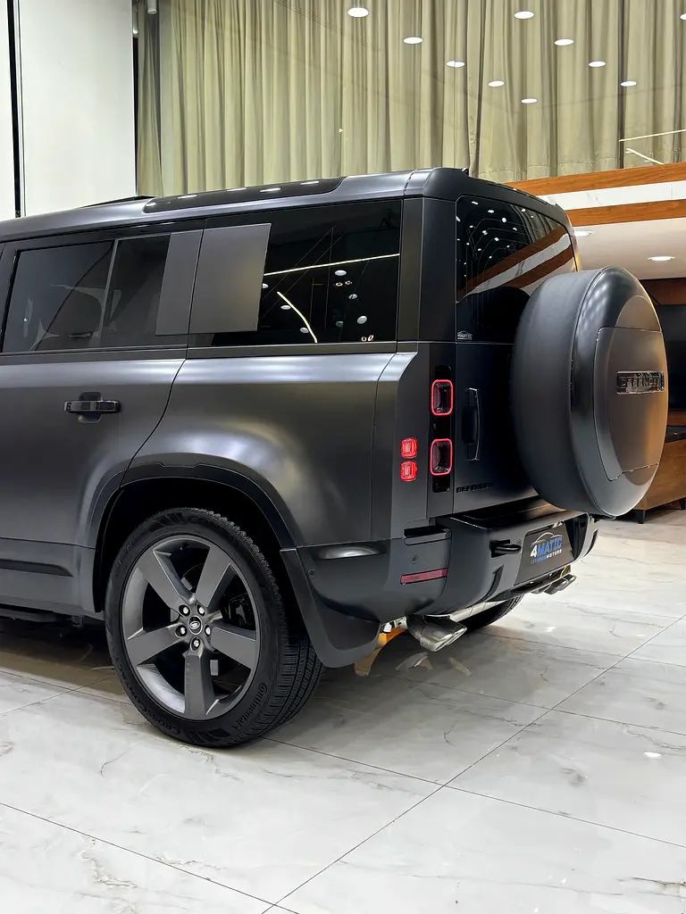 Land Rover Defender 110 V8 Edition P525 - Image 11