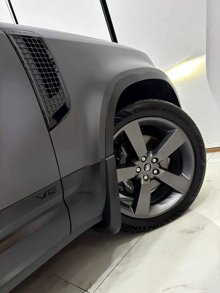 Land Rover Defender 110 V8 Edition P525 - Image 12