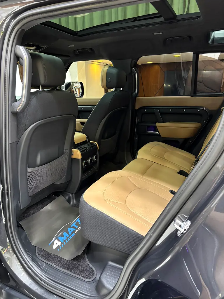Land Rover Defender 110 V8 Edition P525 - Image 14