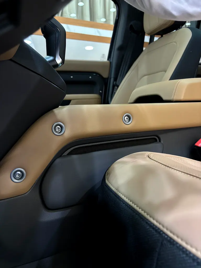 Land Rover Defender 110 V8 Edition P525 - Image 16