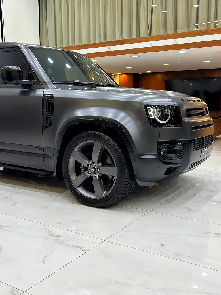 Land Rover Defender 110 V8 Edition P525 - Image 4