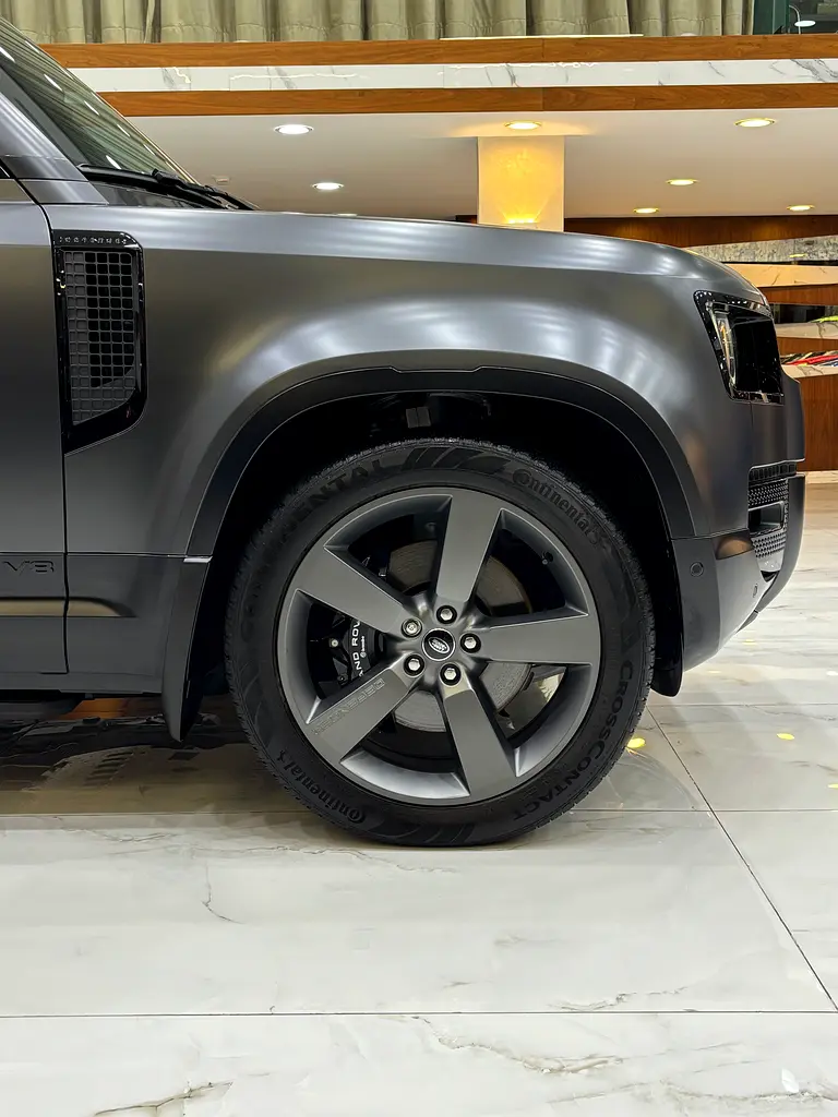 Land Rover Defender 110 V8 Edition P525 - Image 5