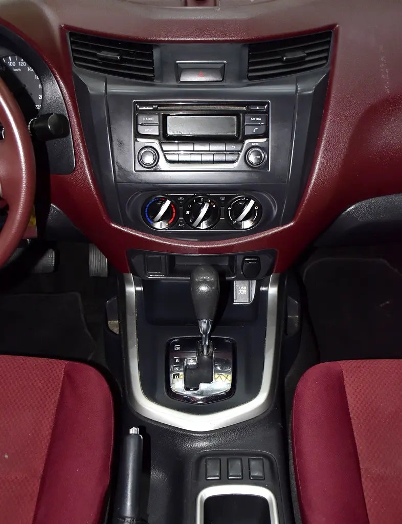 EXCELLENT DEAL for our Nissan Navara SE ( 2020 Model ) in White Color GCC Specs - Image 13