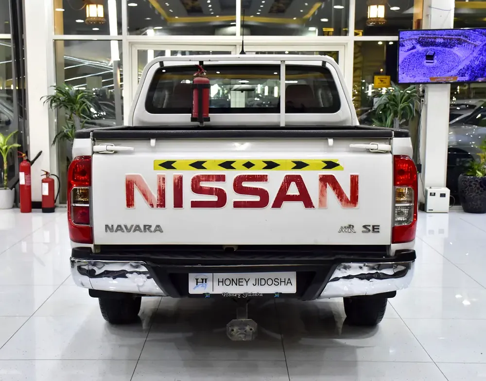 EXCELLENT DEAL for our Nissan Navara SE ( 2020 Model ) in White Color GCC Specs - Image 5