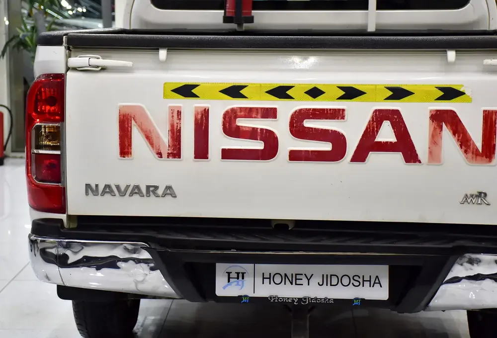 EXCELLENT DEAL for our Nissan Navara SE ( 2020 Model ) in White Color GCC Specs - Image 8