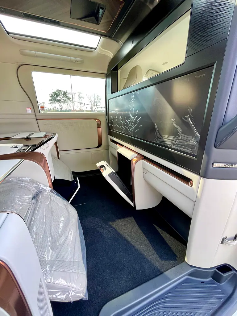 2026 Lexus Lm350 VIP Seats -- Where Business Class becomes First Class on wheels - Image 14