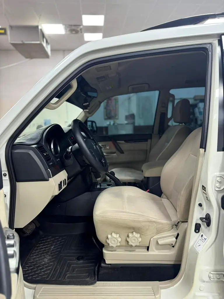 Mitsubishi Pajero 2015 GLS | GCC - Image 12