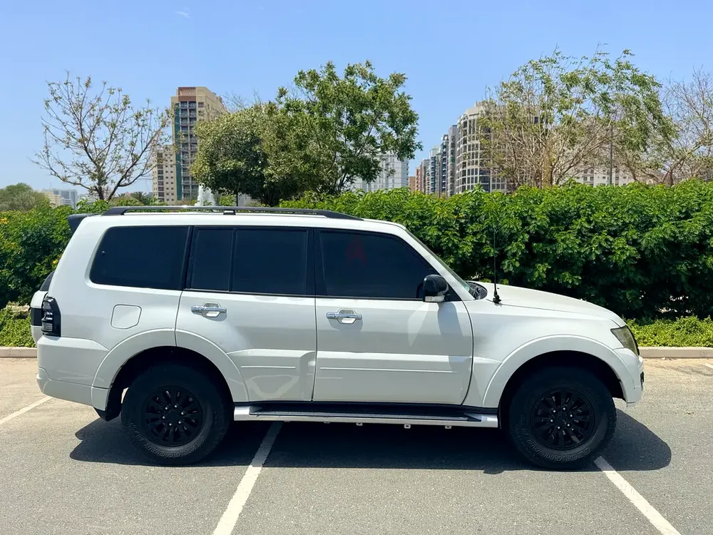 Mitsubishi Pajero 2015 GLS | GCC - Image 4