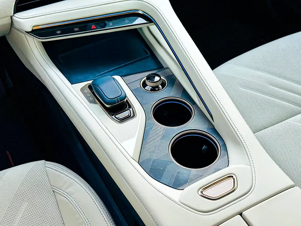 2024 Used Zeekr 01 Flagship AWD / Range (580 Km) / 544 Hp / Law Mileage (10,000 Km) / Gcc Warranty - Image 12
