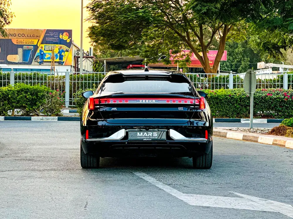 2024 Used Zeekr 01 Flagship AWD / Range (580 Km) / 544 Hp / Law Mileage (10,000 Km) / Gcc Warranty - Image 5