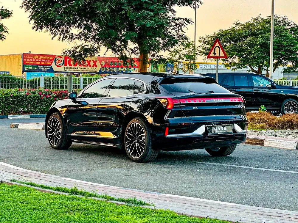 2024 Used Zeekr 01 Flagship AWD / Range (580 Km) / 544 Hp / Law Mileage (10,000 Km) / Gcc Warranty - Image 6