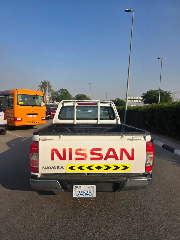 Nissan Navarra pickup double cabin 4x2 - Image 4
