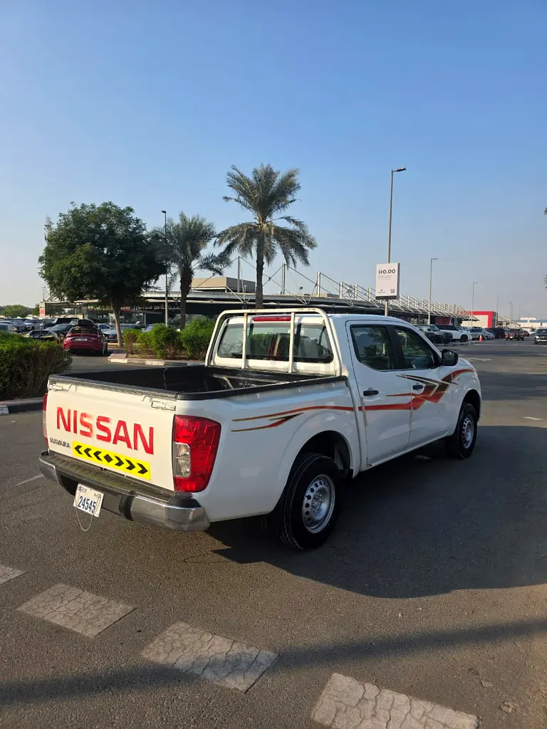 Nissan Navarra pickup double cabin 4x2 - Image 7