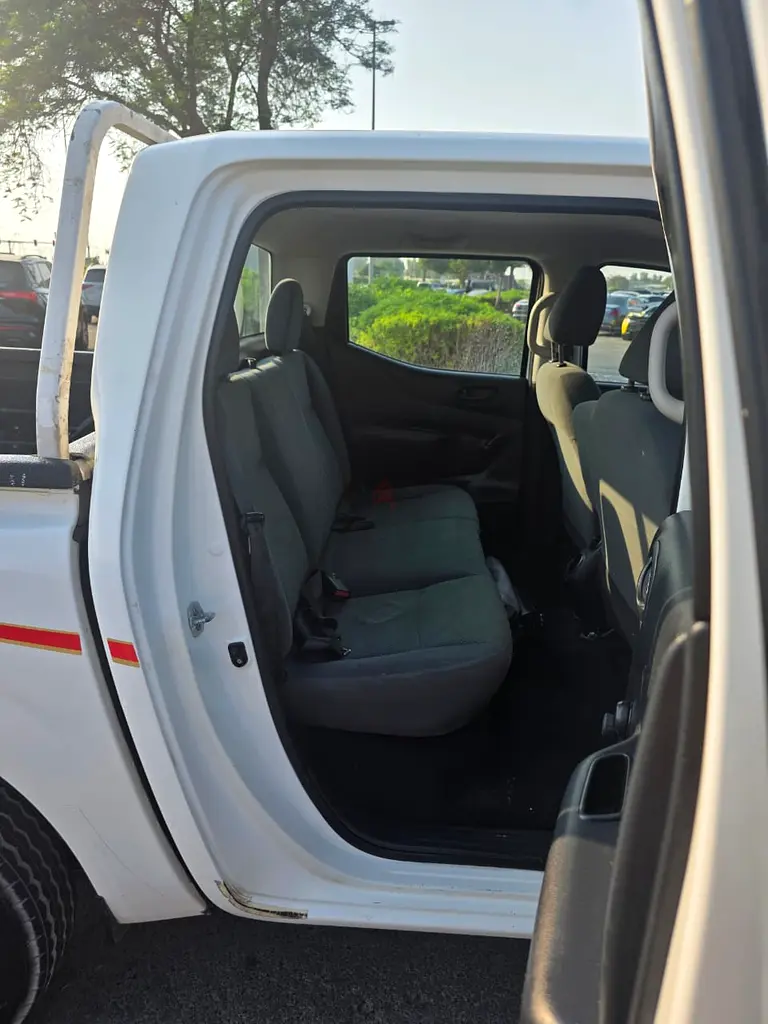 Nissan Navarra pickup double cabin 4x2 - Image 9