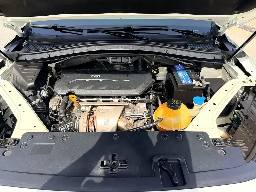 MG HS TROPHY FULL OPTION GCC SPECS SINGLE OWNER - Image 19