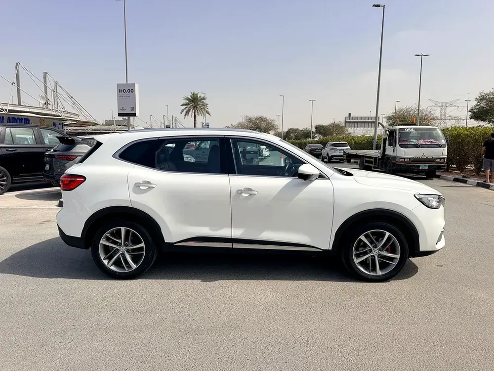 MG HS TROPHY FULL OPTION GCC SPECS SINGLE OWNER - Image 4